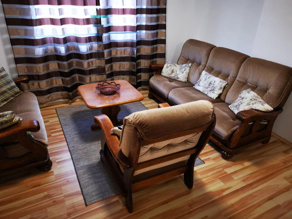Mate Apartman Gyula Buitenkant foto