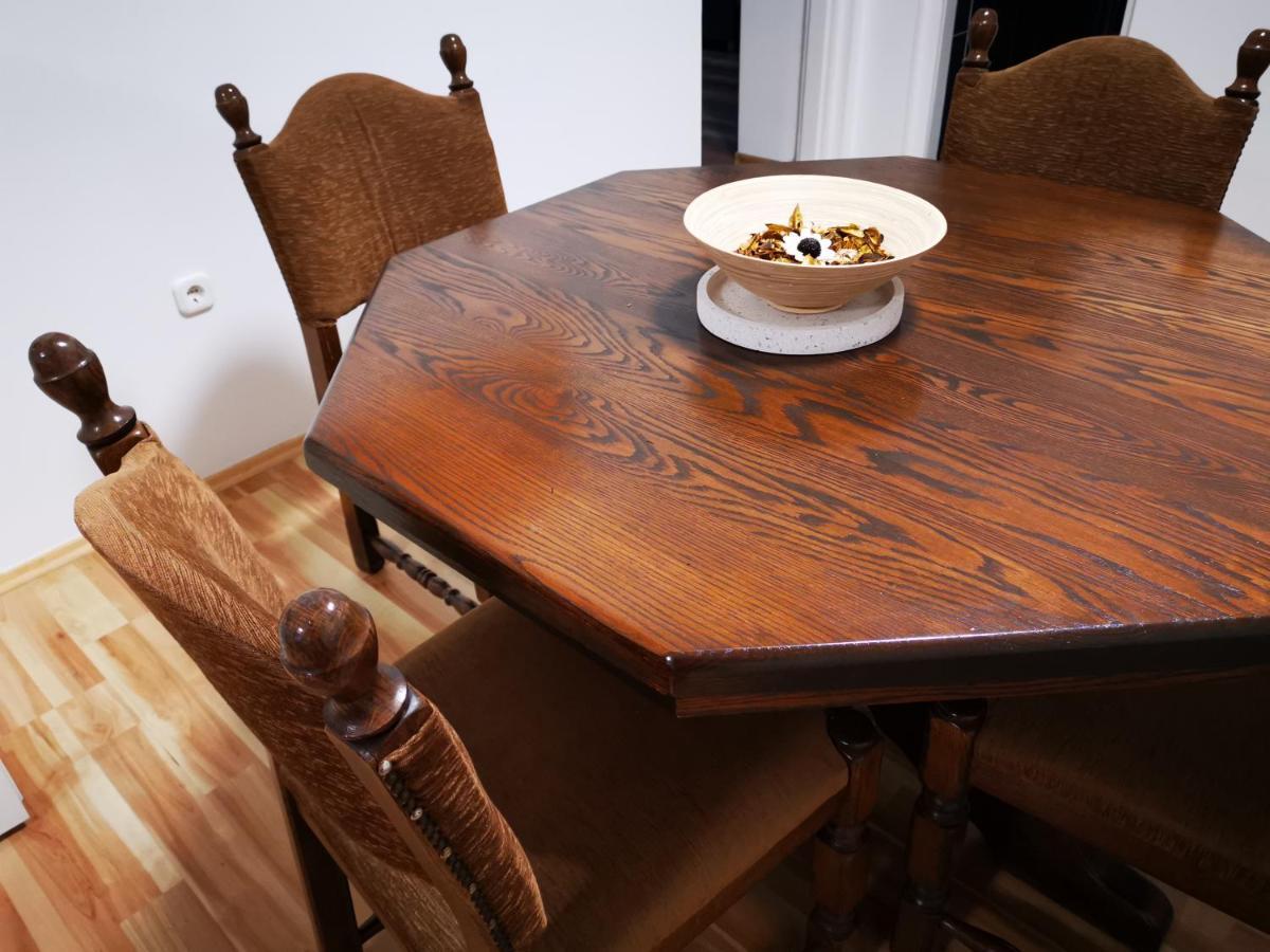 Mate Apartman Gyula Buitenkant foto