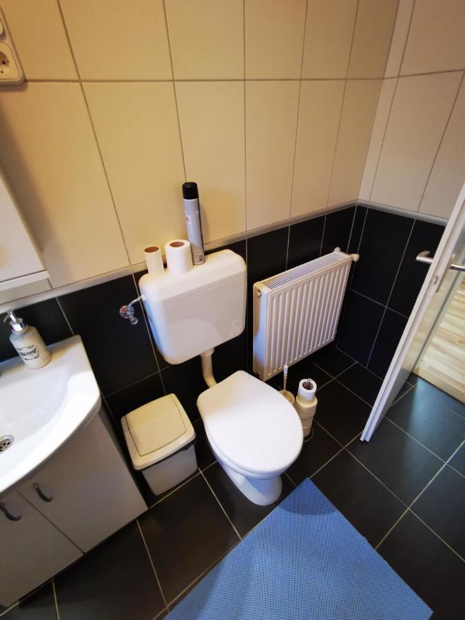 Mate Apartman Gyula Buitenkant foto