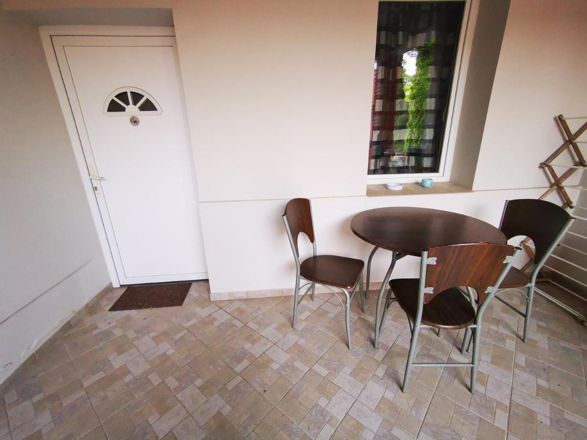 Mate Apartman Gyula Buitenkant foto