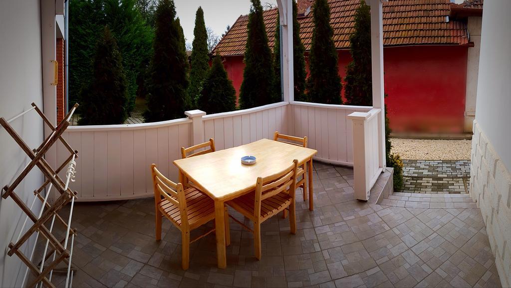 Mate Apartman Gyula Buitenkant foto